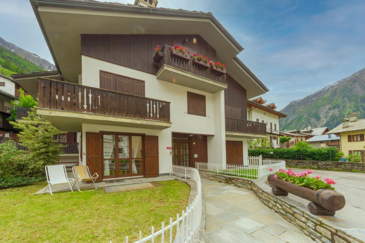 Appartamento Casa Julie - Accogliente Rifugio Nella Quiete - Cour 0157 Courmayeur Esterno foto